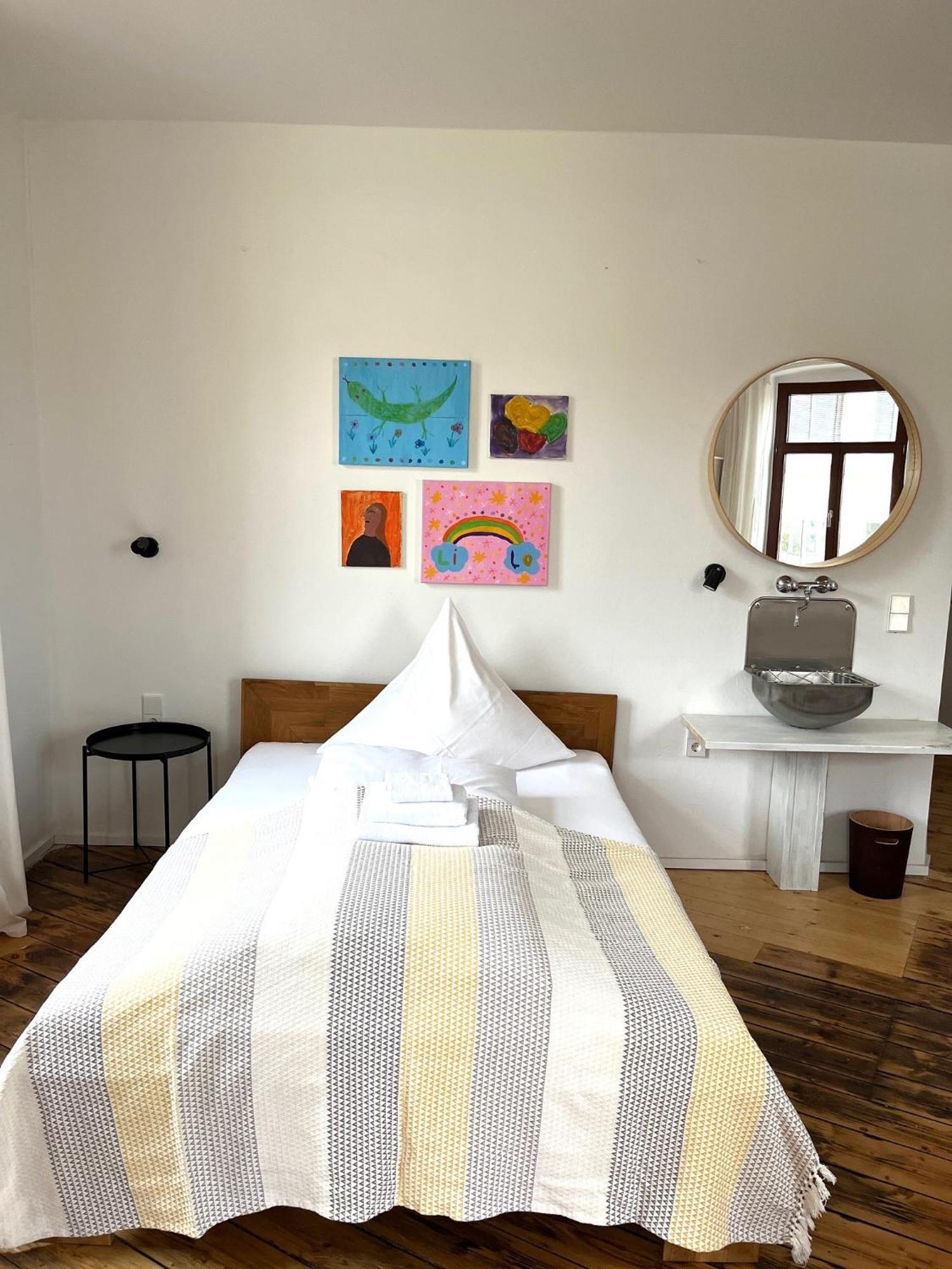 Kuenstlerzimmer Im Kulturhaus Haeselburg Gera Bagian luar foto